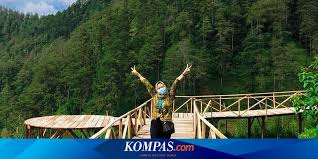 Kampung nelayan floating seafood market restaurant. Wisata Alam Di Tawangmangu Wonder Park Bisa Lihat Gunung Lawu Halaman All Kompas Com
