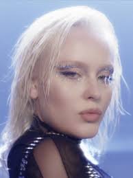 She first gained national fame for winning the 2008 season of the talent show talang, the swedish version of got talent, at the age of 10. Zara Larsson Laut De Band