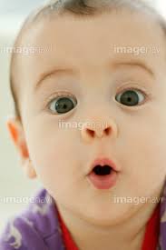 驚いた表情の赤ちゃんの顔アップ】の画像素材(14932442) | 写真素材ならイメージナビ