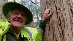 As volunteer workforce ages, community groups call for younger people to  step up, embrace new experiences