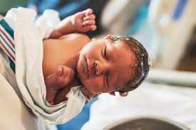 Before giving your baby her first tub bath, wait until her umbilical cord falls off, which usually happens ten to 14 days after birth. Why You Shouldn T Give Your Baby A Bath Immediately After Birth