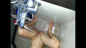 Nữ sinh thủ dâm với vòi nước-làm bạn mê mẩn