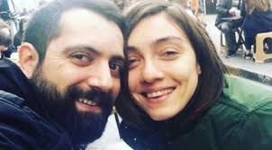 Merve dizdar 1986 yılında i̇zmir'de dünyaya gelmiştir. 1hb3jan9zs7prm