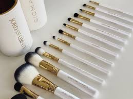 Esta brocha se utiliza para aplicar bases en polvo e ir añadiendo capas de maquillaje. Como Usar Brochas De Maquillaje Archives Osyley Com