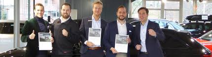 Zebraliśmy dane o ponad 1,481 oferowane przez volkswagen bank polska s.a. Vw Bank Zeichnet Kuhn Witte Mitarbeiter Aus Autohaus Kuhn Witte