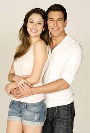 Blanca suárez, la actriz principal de la serie de antena 3 el barco, vuelve de nuevo a la televisión aunque en esta ocasión para protagonizar una de las nuevas apuestas de ficción de telecinco. Foto De Blanca Suarez El Barco Foto Blanca Suarez Mario Casas Sensacine Com
