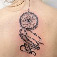 Právě úzké tetování podél nohy je velmi žádanou variantou. Ukazky Prace Tattoo Eklipse