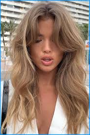 All The Latest Fringe Hairstyles The Trailblazers Have Been Rocking From Side Swept Bangs To Full Fringes Sac Kesim Modelleri Uzun Katli Sac Kahkul Uzun Sac