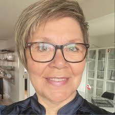 🗻 Gennem de 39 år, Ann Andreasen har arbejdet på børnehjemmet i Uummannaq,  har børnehjemmet sagt ja til at indgå i et hav af forskellige  forskningsprojekter. 👨‍👦 Det har de gjort ud