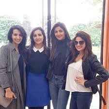 Shilpa shetty is the sister of shamita shetty. Shilpa Shetty Holiday Photos From London Photos Filmibeat