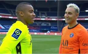 Javascript is required for the selection of a player. Encuentro Entre Wuilker Farinez Y Keylor Navas Luego Del Partido Entre Paris Sainit Germain Contra Lens Por La Fecha Numero 35 De La Ligue 1 De Francia En El Parque De Los Principes
