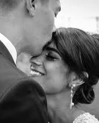 9 years ago today you chose me. And every single day since then you have  chosen me over and over again. I like to reminisce about our early days of  marriage. I