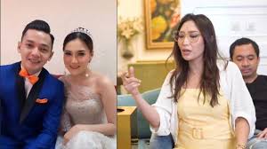 Kemelut internal utk sampe ke keputusannya aja udah sulit bgt, proses administrasinya. Populer Seleb Beredar Foto Masa Lalu Dory Harsa Mantan Istri Cerita Ayu Dewi Nyaris Cerai Tribunnews Com Mobile