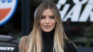 Further, as an actress, she has won the heart of the audience with her contributions on the projet like 'first yaya' (2021), 'black lipstick' (2019), and. Sophia Thomalla Wieso Machst Du Werbung Fur Ein Bild Produkt Dafur Erntet Sie Kritik News De