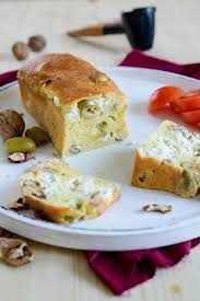 Essen mag man`s im moment auch nicht, aber in so einem fluffigen lockeren kuchen passt alles rein und du brauchst nichts wegwerfen. Herzhafter Kuchen Mit Oliven Und Ziegenkase Rezept Franzosisch Kochen