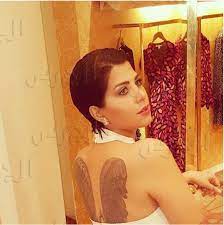 #شمس_الكويتية #متابعين #فنردّت الفنانة شمس الكويتية بشكل ساخر على متابع انتقد إطلالاتها التي وصفها بالجريئة. Ø¨Ø§Ù„ÙÙŠØ¯ÙŠÙˆ Ø´Ù…Ø³ ÙØ§Ø¬Ø£Øª Ø§Ù„Ø¬Ù…Ù‡ÙˆØ± ÙˆØ¸Ù‡Ø±Øª Ø¨Ø«ÙŠØ§Ø¨ Ø§Ù„Ù†ÙˆÙ… Ù…Ø¬Ù„Ø© Ø§Ù„Ø¬Ø±Ø³