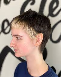 Rae Bartlett (@queerwithamullet) • Instagram ဓာတ်ပုံများနှင့် ဗီဒီယိုများ