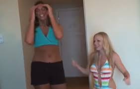 Visit an article you'd like to speed read. Tall Girl Vs Tiny Girl Biguz Net