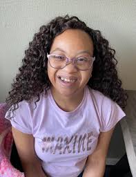 An 83 year old british gentleman arrived in Paris by plane, As he was..  Continue Reading below 1st c0mment👇🏻👇🏻