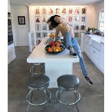 Gefallt 39 1 Tsd Mal 246 Kommentare Yolanda Yolanda Hadid Auf Instagram Home Sweet Home With My Baby Girl Sweet Home Kitchen Style Kitchen Interior