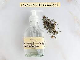 Wer trotz der großen auswahl im handel nicht das passende pflegeprodukt findet, empfindliche oder zu allergien neigende haut hat, nicht so viel geld für hochwertige produkte ausgeben kann oder will oder seine kosmetikprodukte. Warum Du Ab Sofort Dein Gesichtswasser Selber Machen Solltest 3 Rezepte Fur Unterschiedliche Hauttypen Puure