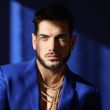 Será que? ES MI PASTEL más bello de ARIEL 🧜🏼‍♀️🎂 que dices ? Ella me  parece preciosa con ese vestido y mis telas comestibles 😳 si, si! Todo se  come hasta la