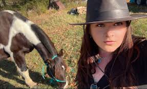 Four horses forefeet are equal to . ..... a. 4 . b 8 c. . 16 . .. .. .  answer please .