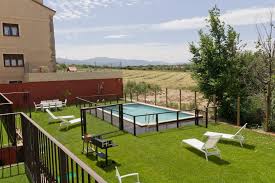 La hacienda de maria cuentan con piscina en sus instalaciones. Alquiler Integro Casa Rural Miradiez Capacidad Entre 14 Y 24 Personas