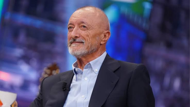Arturo Pérez-Reverte, escritor, sobre la sabiduría: «Cuando era joven tenía  un montón de certezas; ahora, con mi edad, tengo muy pocas certezas y  muchísimas incertidumbres»
