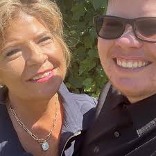 Are there any bars with country line dancing in Stuart?