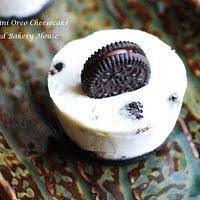 This rich, creamy, and decadent oreo cheesecake is sinfully delicious and so easy to make. Resepi Oreo Cheesecake Mini Recipes Tasty Query