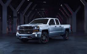 Big bold styling that is resoundingly masculine, and doesn't stray too far from the blocky shapes we're used to seeing on the silverado. 2017 Chevrolet Silverado Redline Edition Quick Take Huge And In Your Face