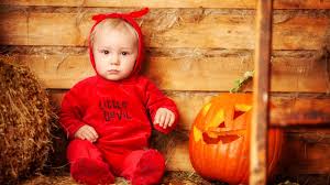 Dans la tradition américaine de halloween, quand fantômes et sorcières sont de sortie, il faut préparer les sucreries! Maquillage Facile Pour Halloween Pour Fille Et Pour Garcon Magicmaman Com