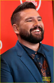 Shay was raised in natural dam, arkansas. Dan Shay Win Favorite Country Song At American Music Awards 2020 Photo 4502746 2020 American Music Awards American Music Awards Dan Shay Dan Smyers Shay Mooney Pictures Just Jared