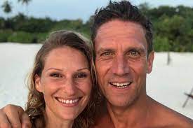 After his graduation, he lived for three years in different countries and earned his living by doing odd jobs. Janni Honscheid Peer Kusmagk Sie Wehren Sich Gegen Hasskommentare Gala De