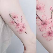 On Craque Pour Le Tatouage Fleur Et Son Infinite De Declinaisons Tatouage Fleur Tatouage Et Tatouage Cerisier