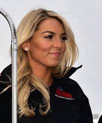 You are really Lizzy musi Fans sey yes. 💞💞💞💞 #LizzyMusi #streetoutlaws  #ladyracer #qualitytime