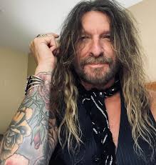 Howdy Warm Springs, OR !!! These springs are most certainly warm !!!! We'll  see you tonight at the Indian Head Casino !!! Hey @officialnickraskulinecz  …… we're pre-showing w/ some RATT 🐀.@jeremyasbrock @scotycoogan @