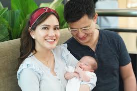 Nama ni sy yang pilih dan jadi kontroversi sikit di kalangan orang sekeliling. 10 Arti Nama Anak Perempuan Bermakna Cahaya