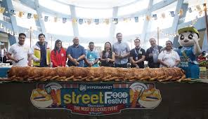 Watch premium and official videos free online. Giant 8 Foot Turon Kicks Off Sm Hypermarket Street Food Fest 2019 Businessmirror