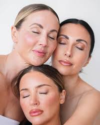 those fresh spring feels☀️🌿 @thetreatmentroomokc • photography @greerinez  models @rvoda @abbielharris @elisabeth.ttr @keaton.cunningham creative  direction @ggsocial_ @skims @revisionskincare @epionce @facerealityskincare  @skinbetter @zoskinhealth