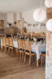 Bei kerzenlicht und tannengrün kommt weihnachtsstimmung auf. Diy Einfach Und Gunstig Dekoideen Zum Selber Machen Fur Eure Hochzeit Leelah Loves