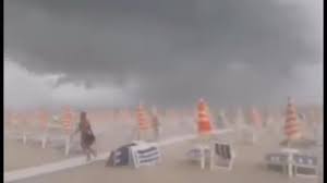 In norditalien gab es in bergamo und um umgebung gestern. Sturm Und Hagel An Der Adria Kuste Darauf Mussen Sich Italien Urlauber Einstellen Antenne Bayern