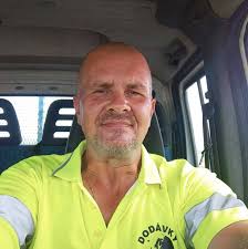 Toyota Hiace Caesar Crown👑 Edition—7-seater luxury at its finest. Powered  by a 3.5L V6 engine with 282hp, this van delivers smooth performance with a  royal touch. Premium comfort, bold design, and executive