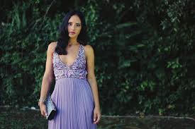 Ma secondo te come dovrei vestirmi?, la novella sposina ha chiosato con un scegli tu, vestiti come vuoi. La Sorella Della Sposa In Abito Lungo Rossellapadolino
