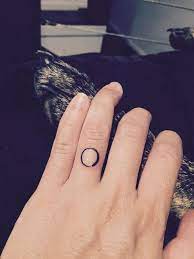 Finger Tattoo Concepts For A Discreet And Trendy Tattoo Circle Tattoos Circular Tattoo Finger Tattoos