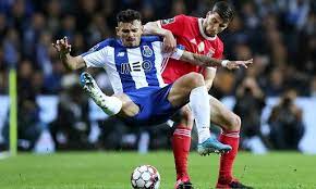 Depois, para o fc porto jogar no estádio do benfica é… excecional», adjetiva, concordando que a rivalidade ganha, nestes jogos, contornos muito fortes. Benfica And Porto Fight It Out Again Portugal S Liga Nos Duopoly Won T Break Anytime Soon