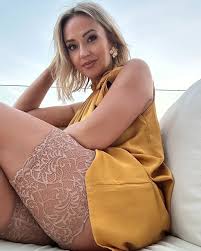 x @magie__may 🔥 .