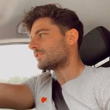 Eric Ballesteros (@__eriic24)