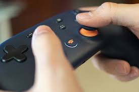 Con cada acierto e usuario va sumando puntos en. Google Stadia Llega Oficialmente A Ios Por Las Limitaciones De La App Retailer Se Juega A Traves Del Navegador Brujula Noticias